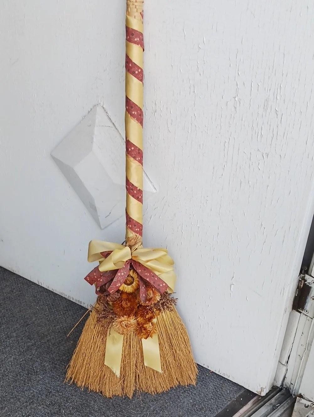 💐 Decorative Fall Broom with Yellow and Rust Ribbon 💐 Dry Flower Accents 💐⚜️